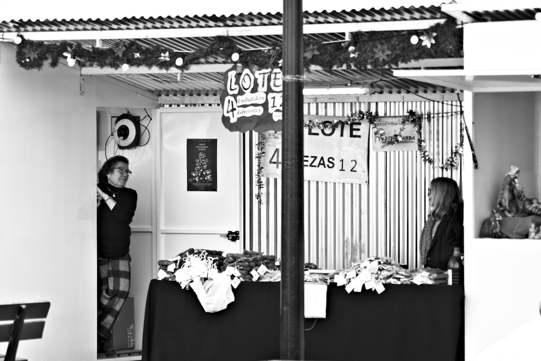 Booth Staffing Calculator: Ratio Guide for European Fairs by Industry Vertical
